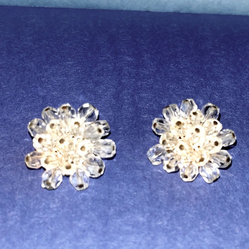 Vintage crystal cluster clip-on earrings. 1”.